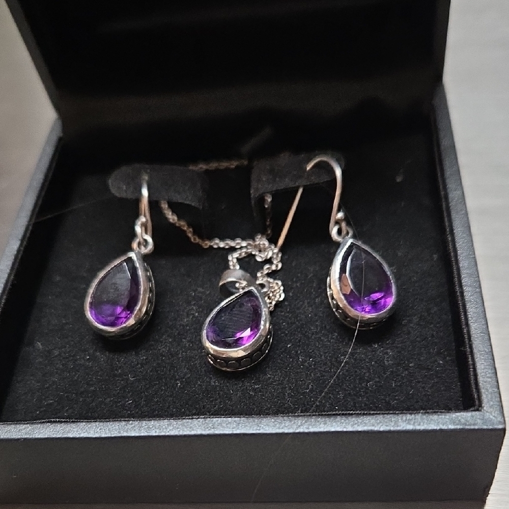 Coldwater Creek Purple and Silver Teardrop Earrings - New In The Box - Picture 3 of 4